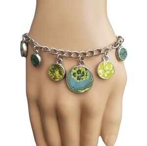 VIVA BEADS VIBRANT HANDMADE CLAY FLORAL DESIGNS & SILVERTONED CHARM BRACELET